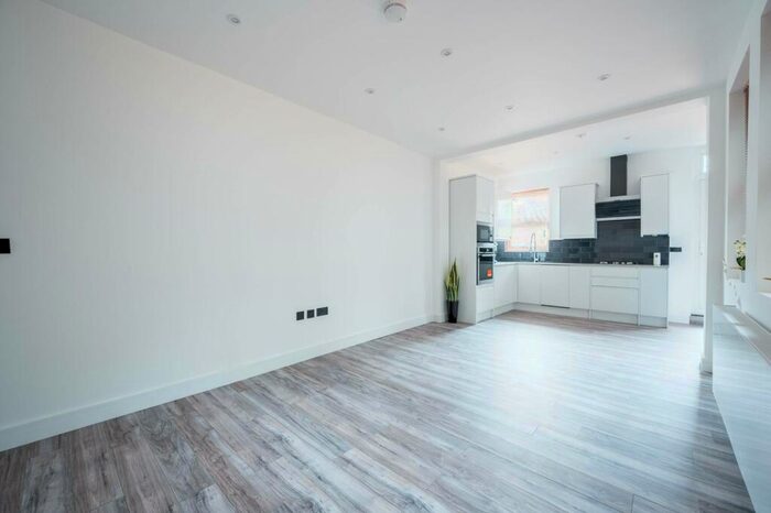 1 Bedroom Flat To Rent In .Coldharbour Lane, Brixton, London, SE5