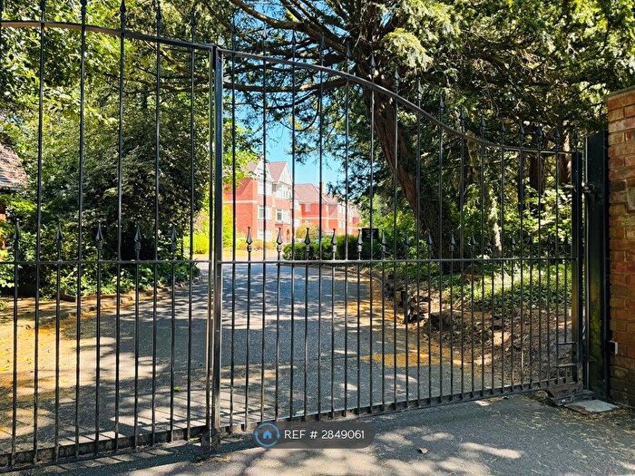 4 Bedroom Flat To Rent In Kings Hall, Birmingham, B13