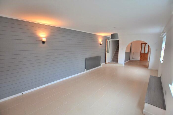 3 Bedroom Terraced House For Sale In Hall Croft, Shepshed, Loughborough, Leicestershire, LE12