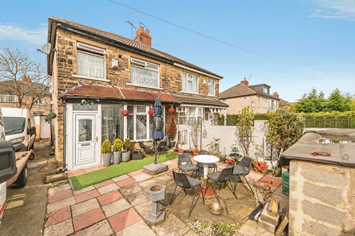 3 Bedroom Semi Detached House For Sale In Avenue Road, Bradford, BD5