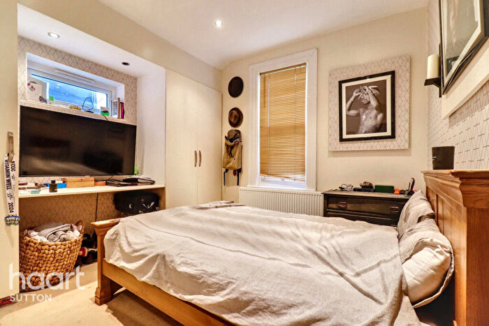 2 Bedroom Flat To Rent In Lower Road, Sutton, SM1