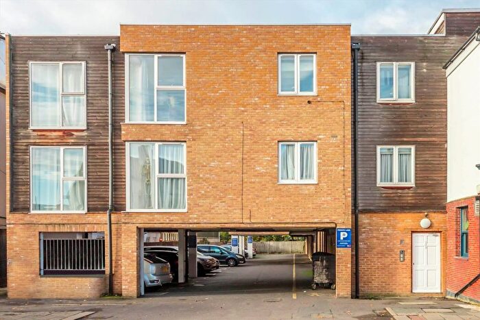 2 Bedroom Flat To Rent In Waldegrave Road, Teddington, TW11