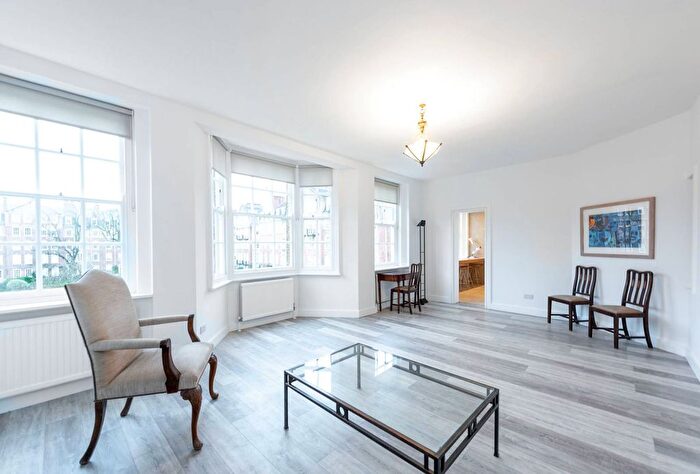 3 Bedroom Flat To Rent In The Little Boltons, South Kensington, London, SW5