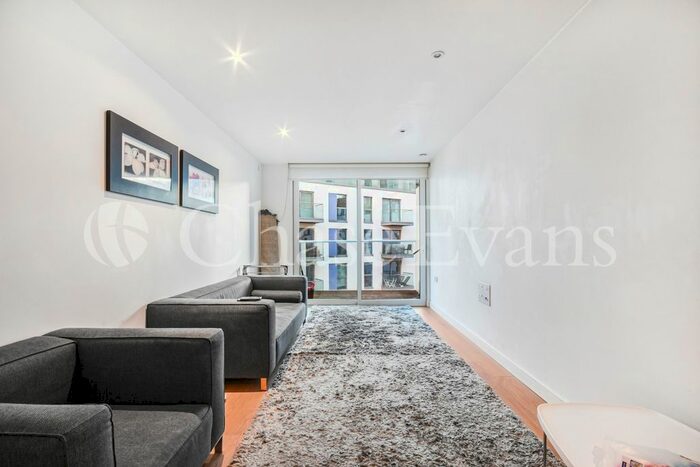 2 Bedroom Flat To Rent In Waterhouse Apts, Saffron Square, CR0