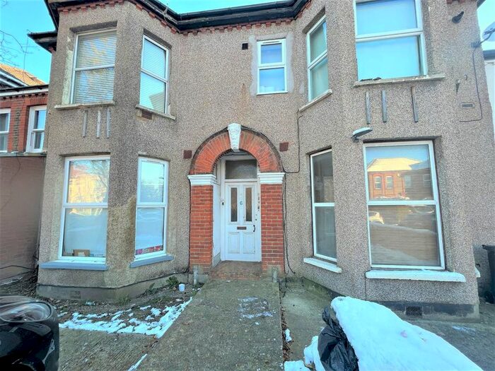 1 Bedroom Flat For Sale In Express Drive, Goodmayes, Ilford, IG3