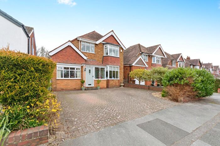 3 Bedroom Detached House For Sale In Pinfold Road, Solihull, West Midlands, B91