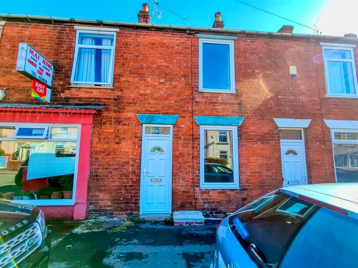 2 Bedroom Terraced House To Rent In South Street North, New Whittington, Chesterfield, Derbyshire, S43