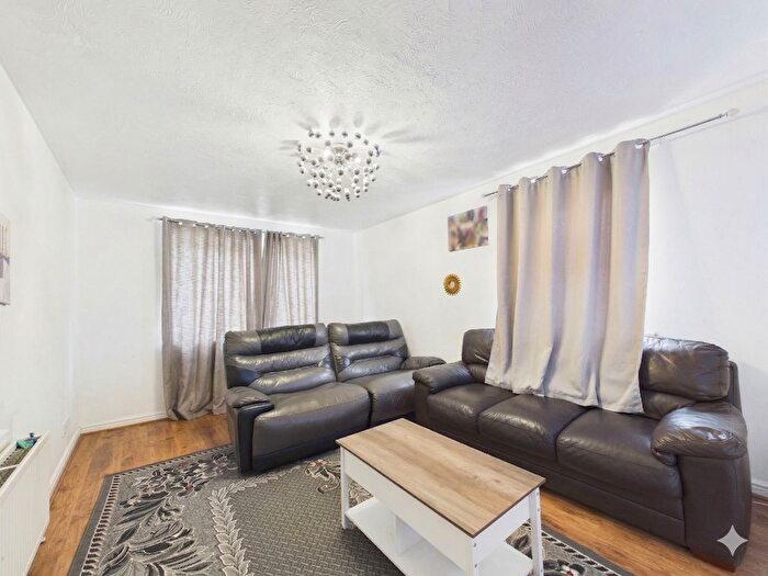 2 Bedroom Flat For Sale In Woburn Close, London, SE28