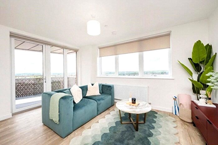 2 Bedroom Flat To Rent In Elmsleigh Road, Staines-Upon-Thames, Surrey, TW18