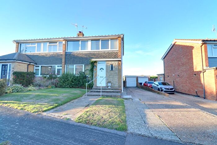 3 Bedroom Semi-Detached House For Sale In Farthings Gate, Purbrook, PO7