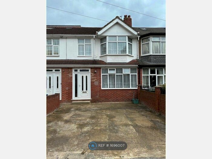 3 Bedroom Terraced House To Rent In Knowsley Avenue, Southall, UB1