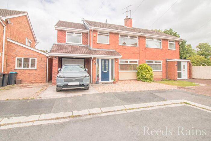 4 Bedroom Semi-Detached House For Sale In Calder Way, Great Sutton, Ellesmere Port, Cheshire, CH66