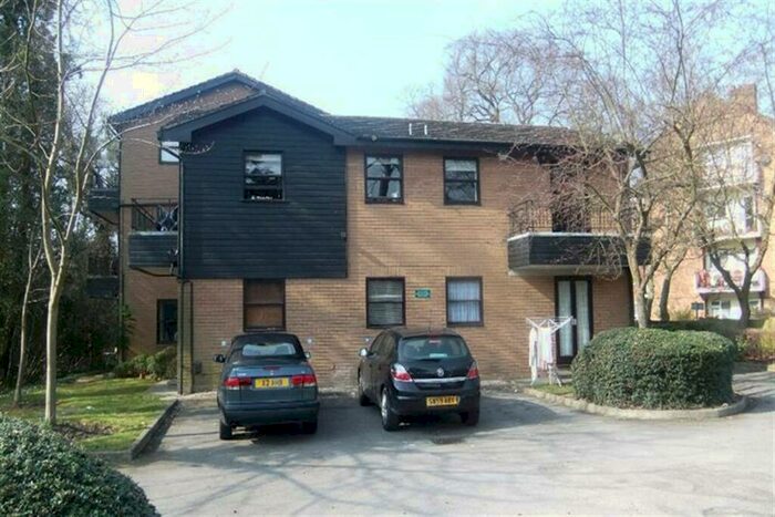 1 Bedroom Apartment To Rent In Fourways, - High Road, Buckhurst Hill, IG9
