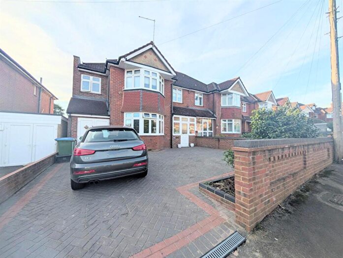 4 Bedroom Semi Detached House For Sale In Pentire Avenue, Upper Shirley Southampton, SO15