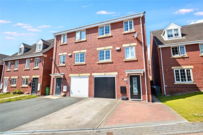 4 Bedroom Semi Detached House For Sale In Murray Drive, Leeds, West Yorkshire, LS10