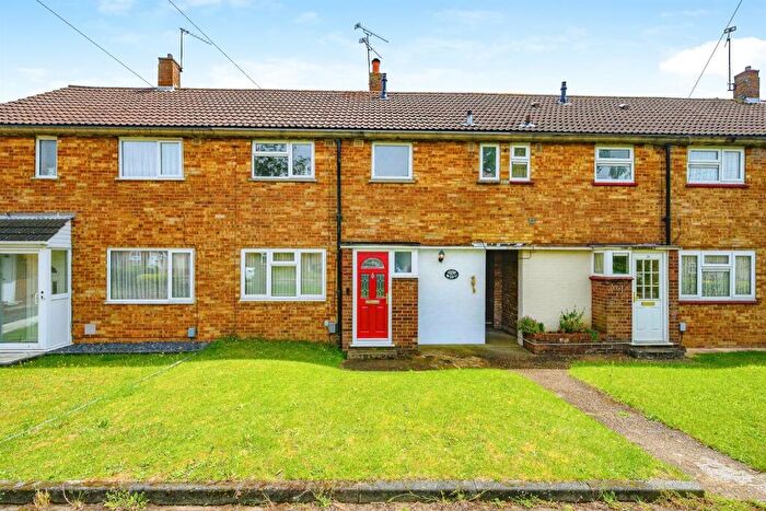 3 Bedroom Terraced House For Sale In East Hill, Luton, LU3