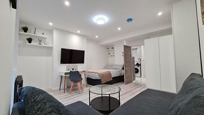 1 Bedroom Flat To Rent In Wallwood Street, London, E14