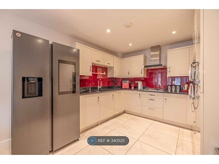 4 Bedroom Detached House To Rent In Starling Crescent, Slough, SL3