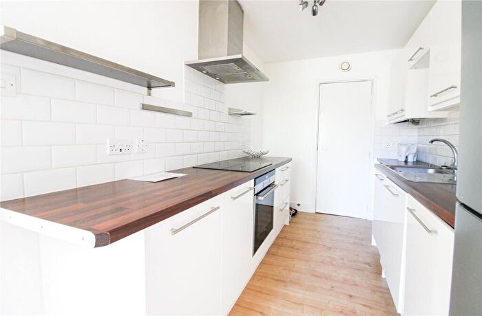 2 Bedroom Apartment To Rent In Turnpike Link, Croydon, CR0