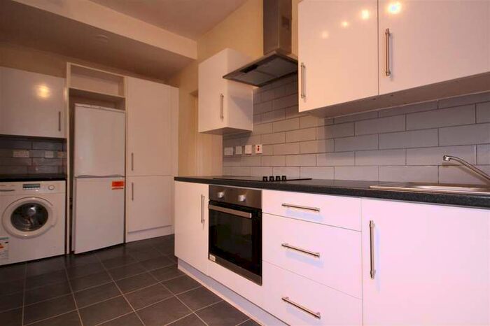 2 Bedroom Apartment To Rent In Newton Avenue, Acton, W3
