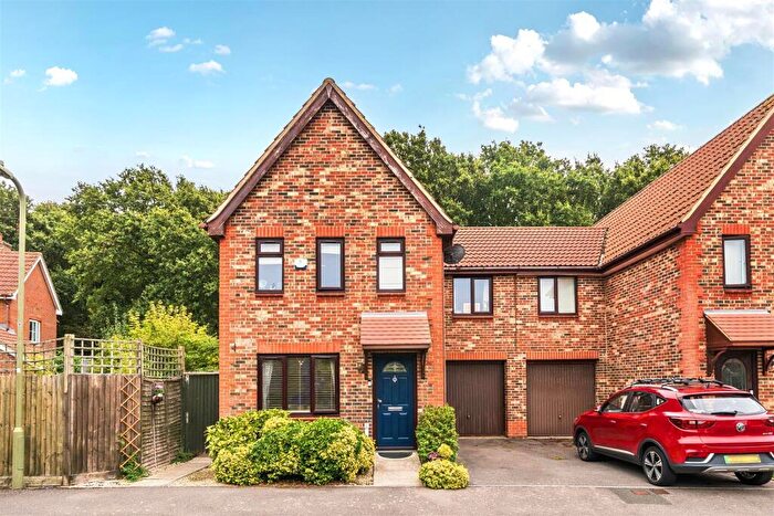 3 Bedroom Semi-Detached House For Sale In Swanton Close, Stubbington, PO14