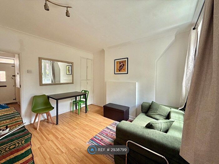1 Bedroom Flat To Rent In Batson House, London, E1