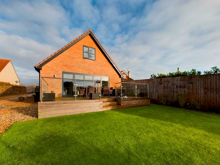 3 Bedroom Bungalow To Rent In Abbots Road, Bristol, BS15