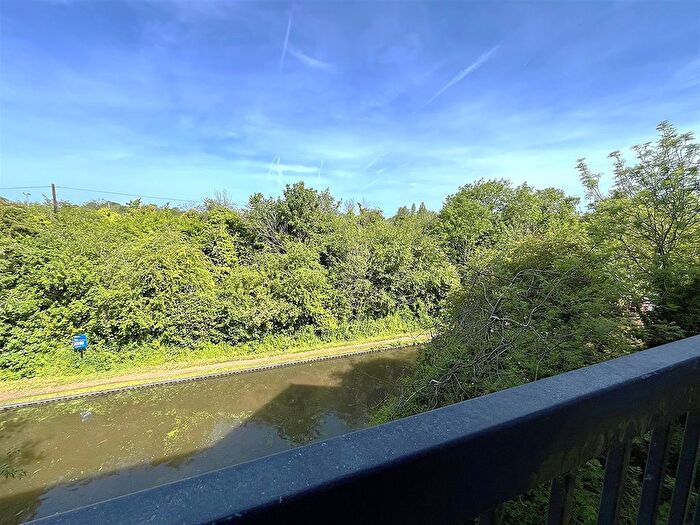 2 Bedroom Flat For Sale In Chandley Wharf, Warwick, CV34
