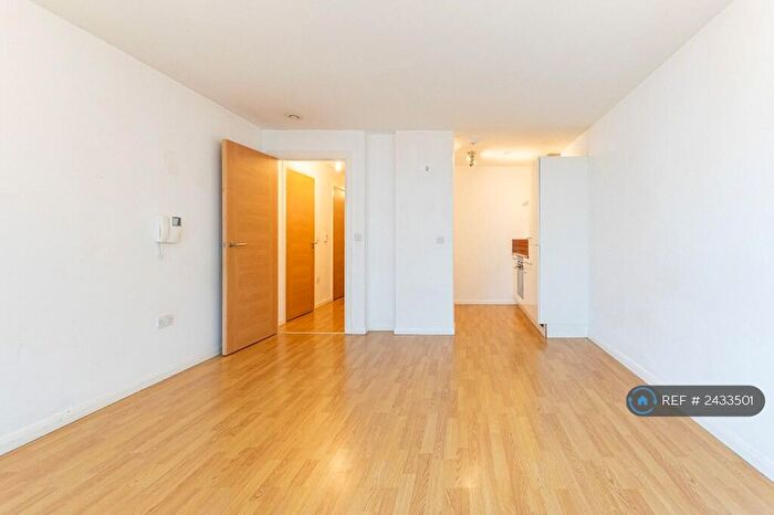 2 Bedroom Flat To Rent In Mann Island, Liverpool, L3