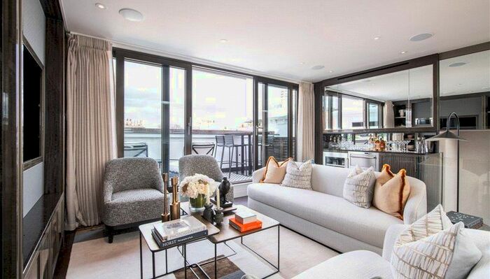 3 Bedroom Flat To Rent In Prince Of Wales Terrace, London, W8