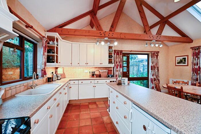 3 Bedroom Bungalow For Sale In Mount Road, Rochester, Kent, ME1