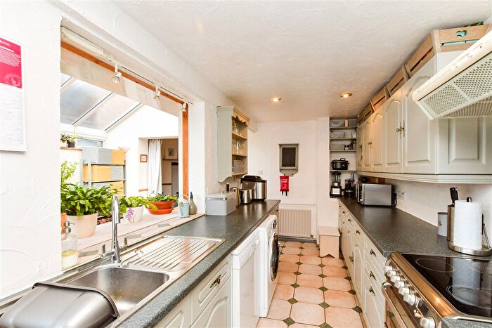3 Bedroom Semi-Detached House For Sale In Palehouse Common, Uckfield, East Sussex, TN22