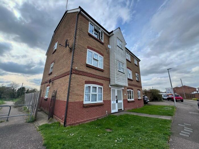 1 Bedroom Flat To Rent In Mulberry Gardens, Witham, CM8