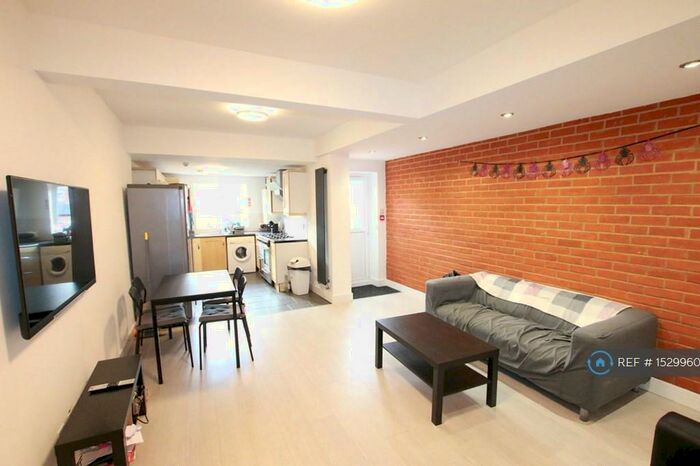 6 Bedroom Terraced House To Rent In Norris Road, Reading, RG6