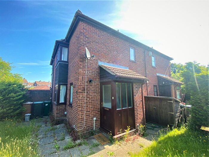1 Bedroom End Of Terrace House To Rent In Berkeley Close, Abbots Langley, Hertfordshire, WD5
