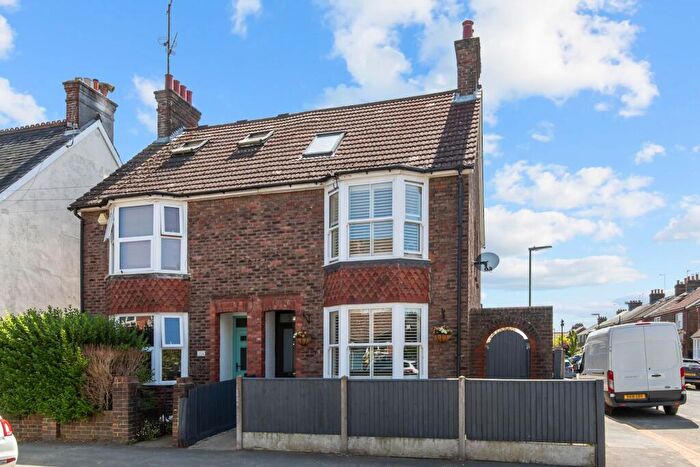 3 Bedroom Semi-Detached House For Sale In New Street, Horsham, RH13