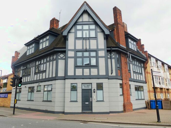 2 Bedroom Flat To Rent In Bird In Bush Road, London, SE15