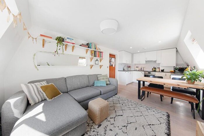 2 Bedroom Flat For Sale In Manor Way, Forest Hill, London, SE23