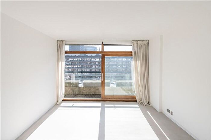 2 Bedroom Flat To Rent In Defoe House, Barbican, London, EC2Y