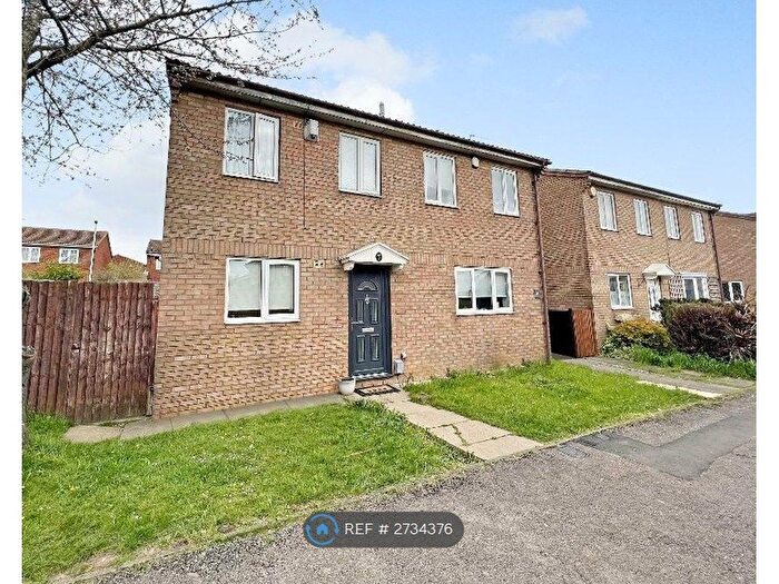 2 Bedroom Semi Detached House To Rent In Falstone Green, Luton, LU2
