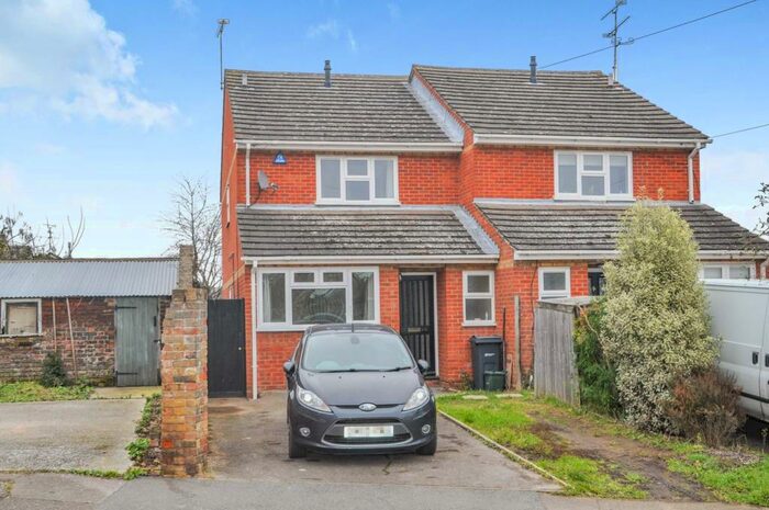 3 Bedroom Semi-Detached House To Rent In Grove Road, Chelmsford, CM2