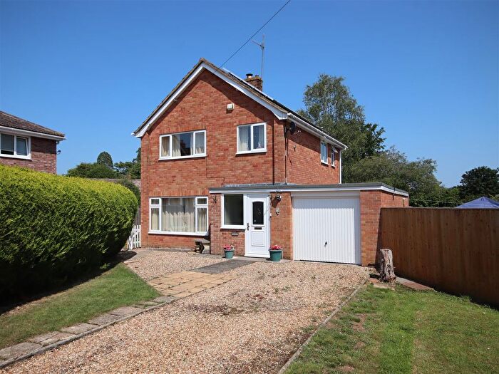 3 Bedroom Detached House For Sale In Elm Close, Calne, SN11