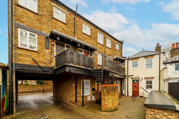 1 Bedroom Maisonette To Rent In High Street, Stanwell, Staines, TW19