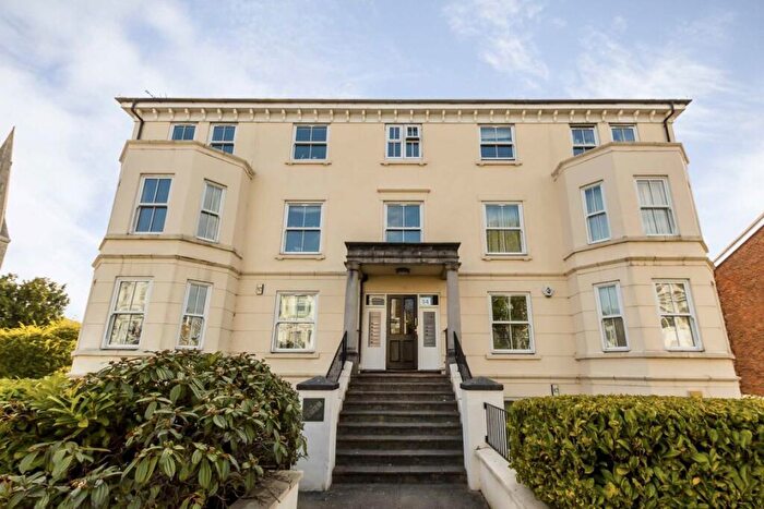 1 Bedroom Flat To Rent In Avenue Elmers, Surbiton, KT6