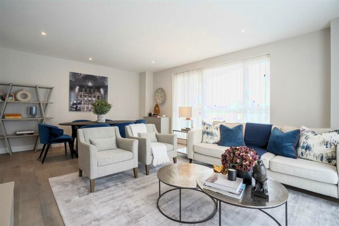 2 Bedroom Apartment To Rent In Circus Apartments, Westferry Circus, London, E14