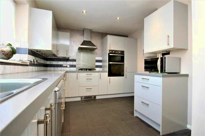 2 Bedroom Flat To Rent In Lavender Street, Stratford, London, United Kingdom, E15