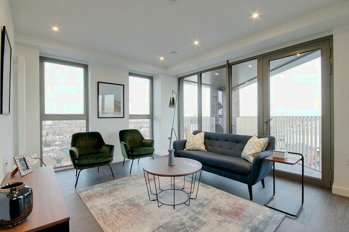 3 Bedroom Flat To Rent In Western Gateway, London, E16