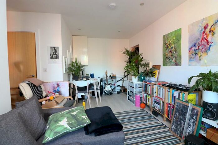 1 Bedroom Apartment To Rent In Catalpa Court, SE13