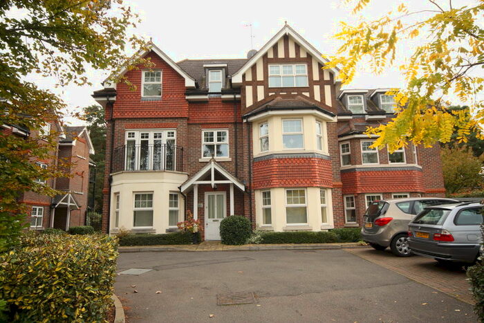2 Bedroom Flat To Rent In Pembroke Road, Woking, GU22