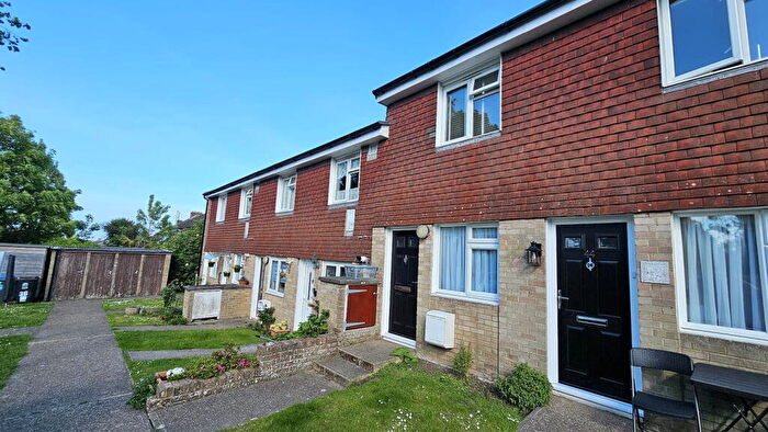 2 Bedroom Flat For Sale In Owen Square Deal, CT14